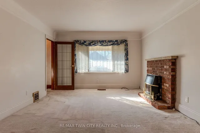 Additional image 15 of 547 Roxborough Ave