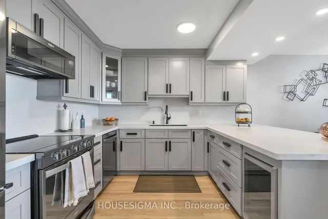 Additional image 7 of 716 The West Mall Unit 1402