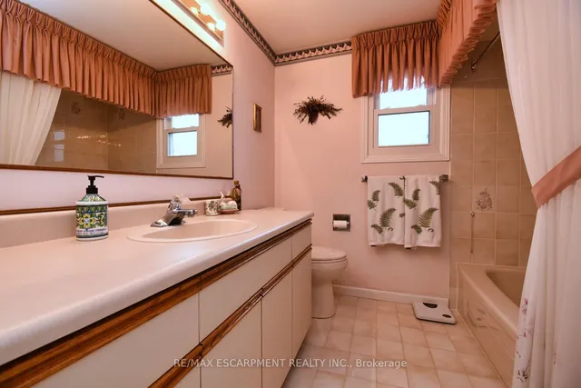 Additional image 30 of 54 Ramsden Dr