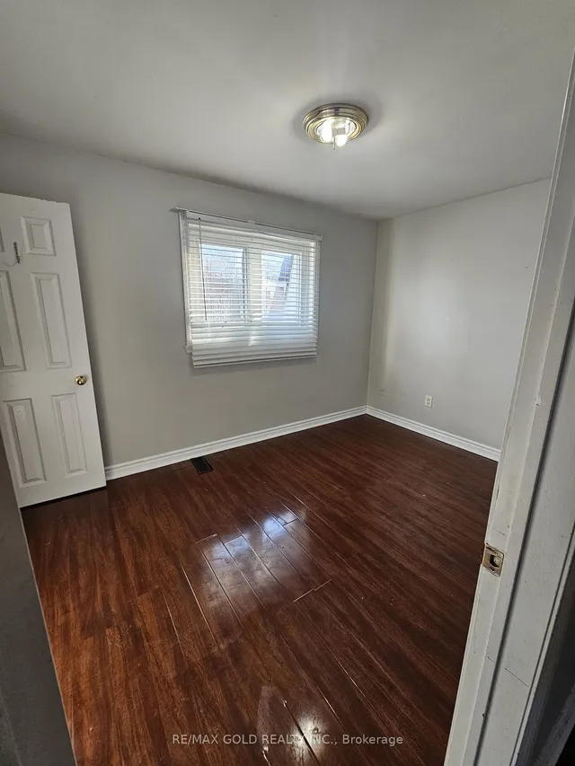 Additional image 8 of 29 Town House Cres Unit 29