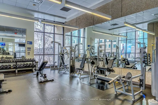 Additional image 29 of 33 Harbour Sq Unit 2208