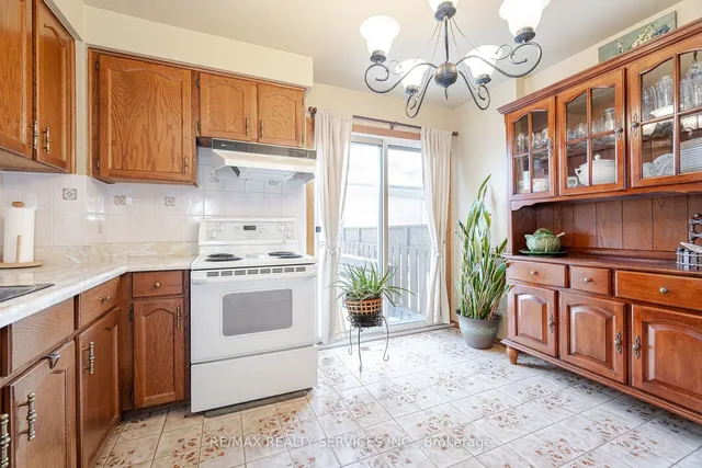 Additional image 10 of 171 Montrose Ave