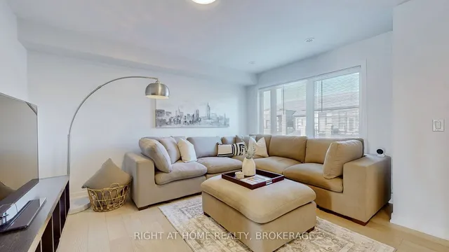 Additional image 15 of 360 Athabasca Common