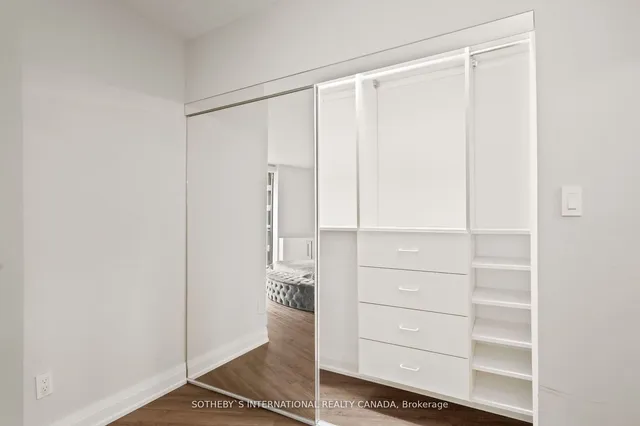 Additional image 18 of 33 Harbour Sq Unit 2208