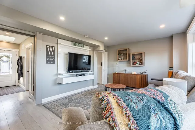 Additional image 7 of 735 Beach Blvd