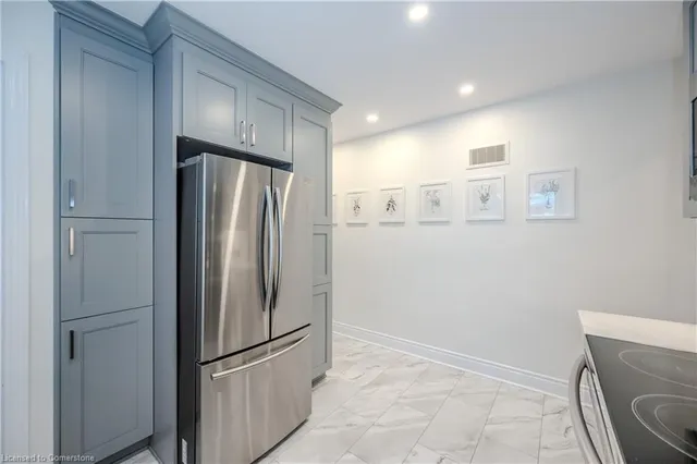 Additional image 21 of 586 Weber St