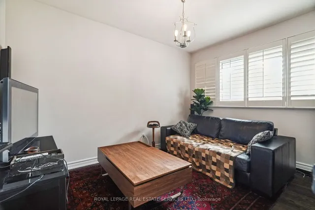 Additional image 13 of 1284 Elgin Cres