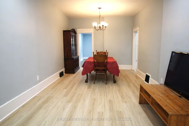 Additional image 2 of 701 Wilson St