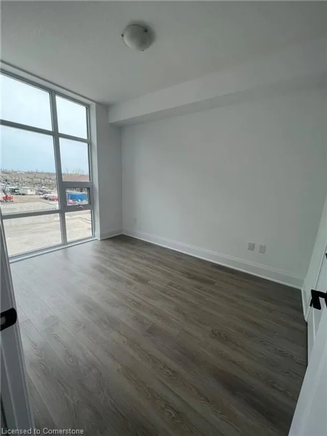 Additional image 16 of 450 Dundas St Unit 327