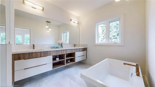 Additional image 39 of 382A Southcote Rd