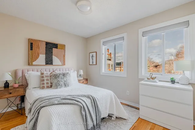 Additional image 19 of 17 Brick Crt