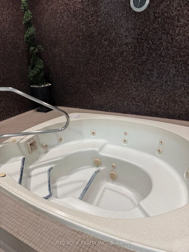 Additional image 13 of 18 Kenaston Gdns Unit 1101