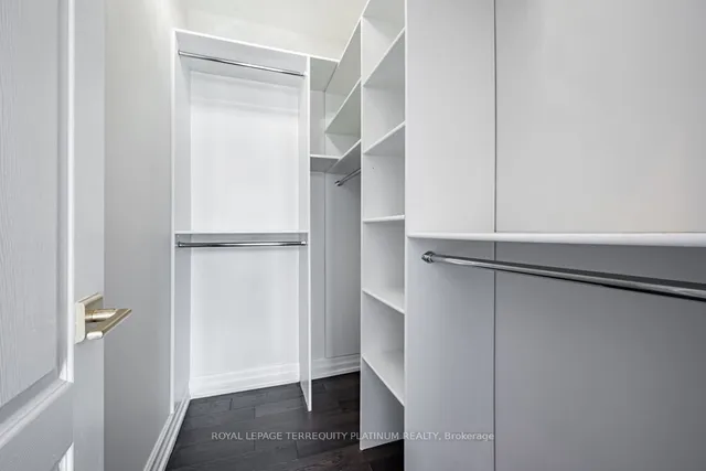 Additional image 17 of 38 Avenue Rd Unit 902