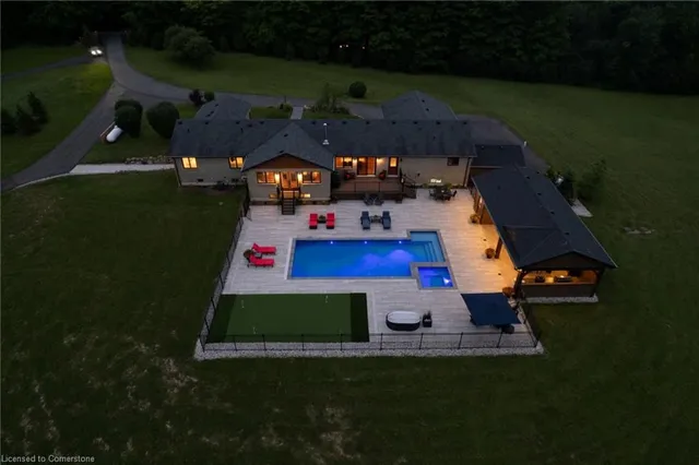 1371 10th Concession Road West