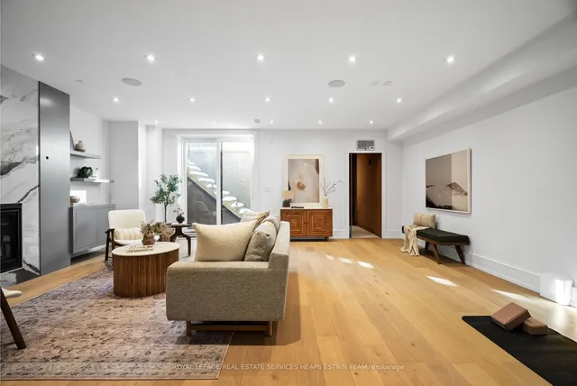 Additional image 29 of 39 Sharron Dr