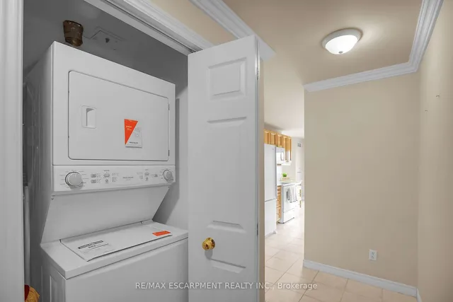 Additional image 23 of 3000 Creekside Dr Unit 807