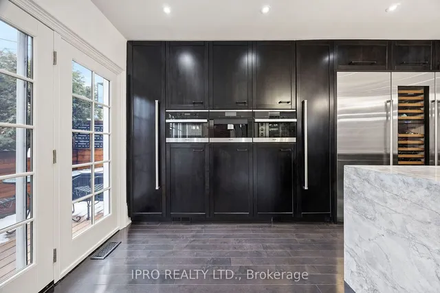 Additional image 16 of 20 Fairview Blvd