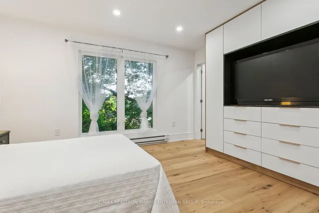 Additional image 20 of 21 Toynbee Tr