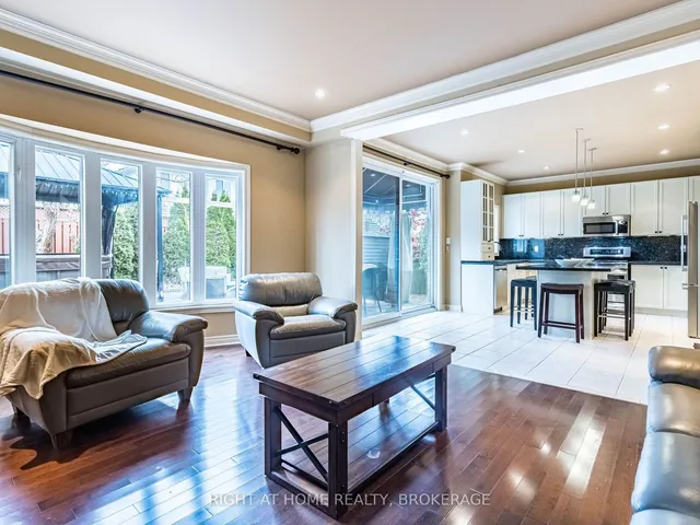 Additional image 17 of 1084 Holdsworth Cres