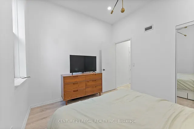 Additional image 20 of 228 St George St Unit 3