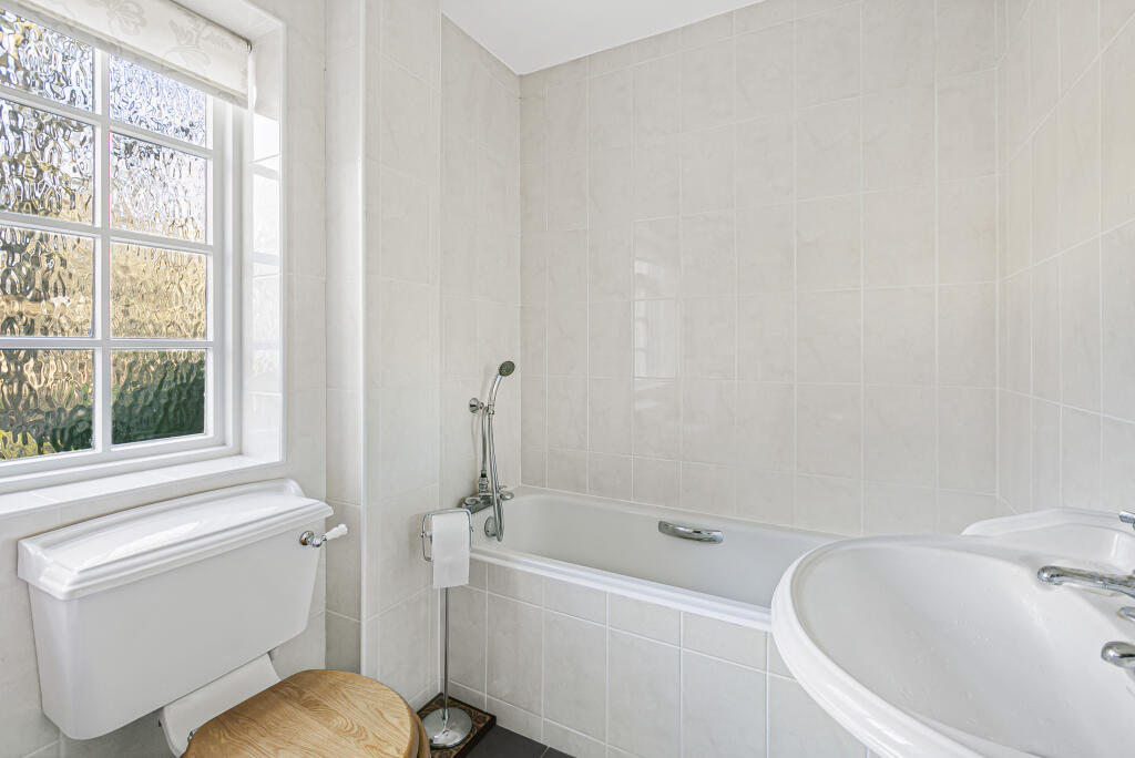 Additional image 14 of Badgers Walk, Tewin, AL6