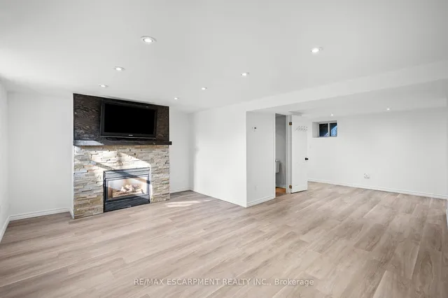 Additional image 20 of 1053 HELENA St