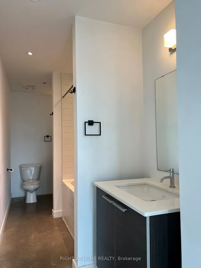 Additional image 16 of 625 Queen St Unit 607