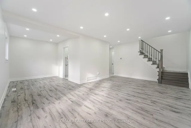 Additional image 9 of 41 Townhouse Cres