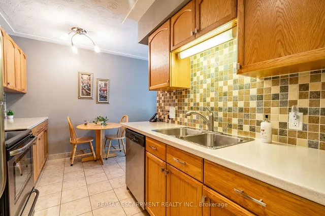 Additional image 10 of 10 WOODMAN Dr Unit 304