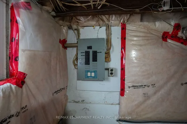 Additional image 32 of 289 Roxborough Ave