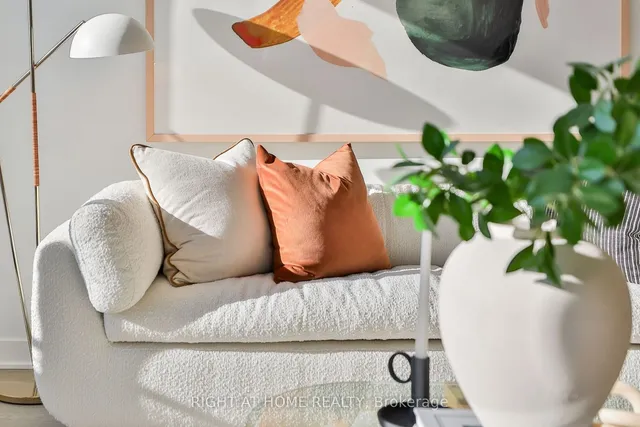 Additional image 4 of 2720 Dundas St Unit 604