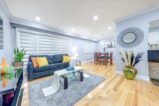 Additional image 13 of 121 Cultra Sq