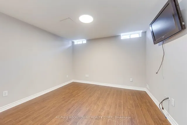 Additional image 32 of 261 Gatwick Dr