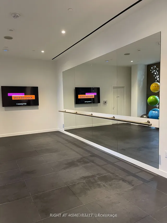 Additional image 28 of 39 Roehampton Ave Unit 1301