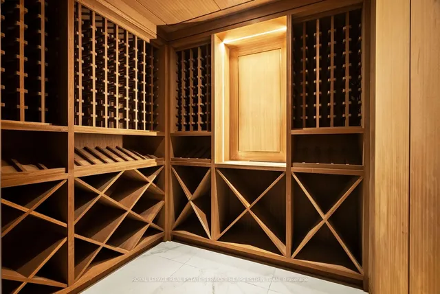 Additional image 31 of 39 Sharron Dr