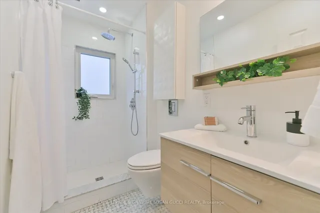 Additional image 17 of 43 Bastedo Ave