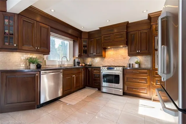 Additional image 11 of 12 Larkspur Cres