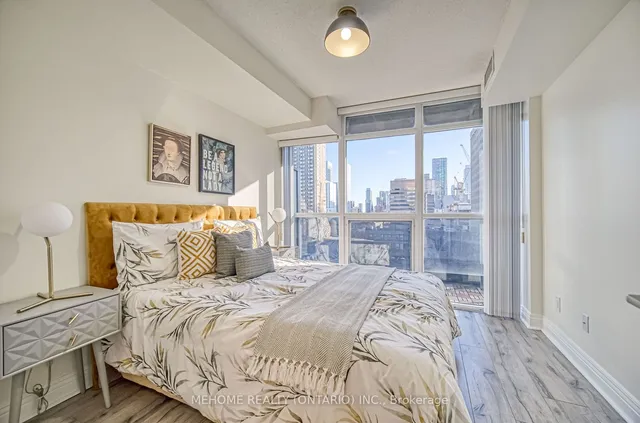 Additional image 16 of 21 Carlton St Unit 909