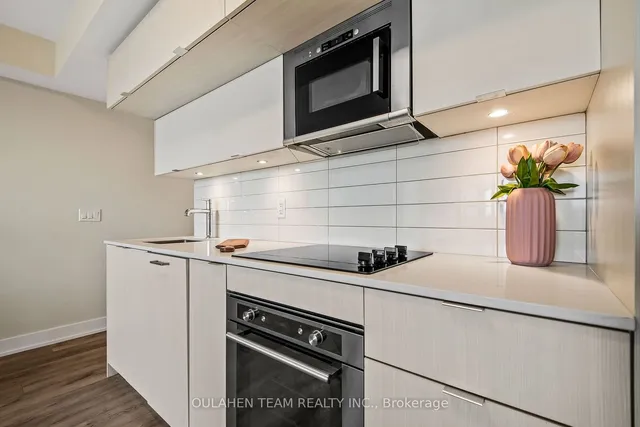 Additional image 10 of 575 Bloor St Unit 1704