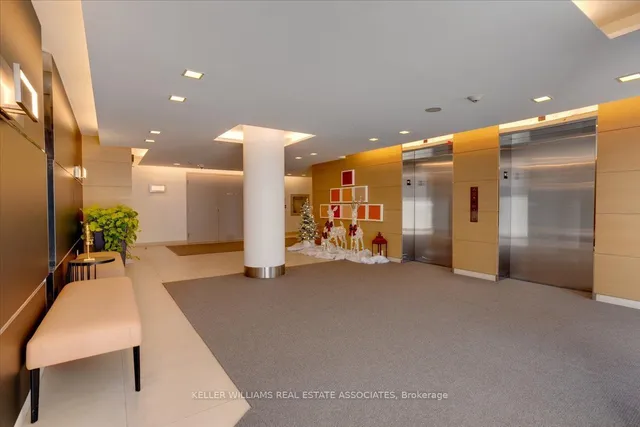 Additional image 40 of 29 Queens Quay Unit 323