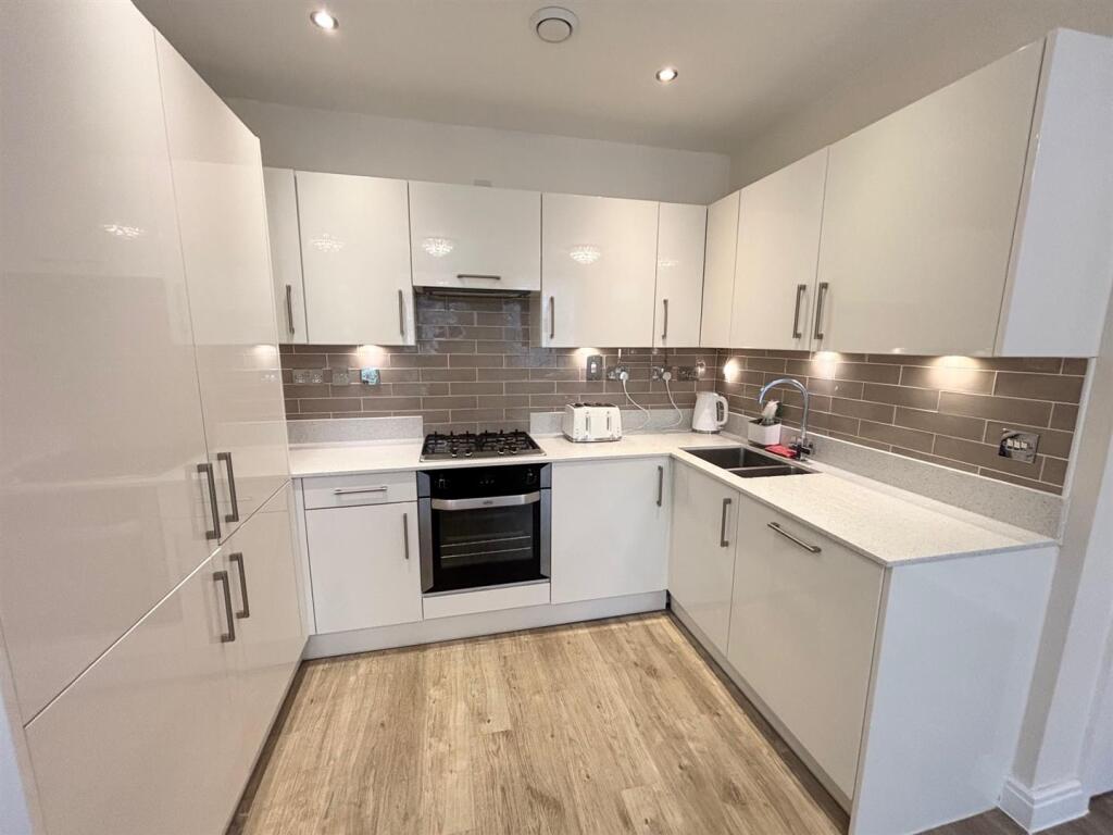 Additional image 4 of Sissinghurst Court, Main Street, Dickens Heath, Shirley