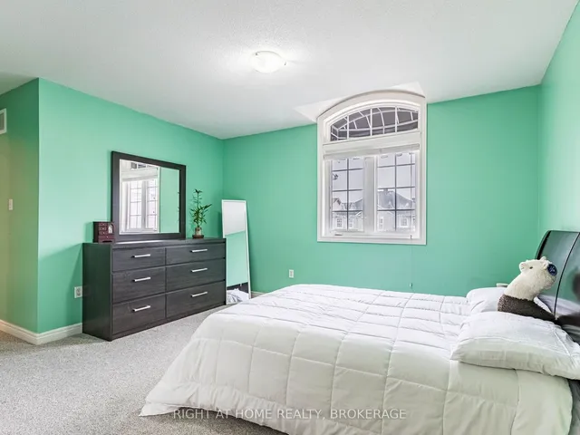 Additional image 30 of 1084 Holdsworth Cres