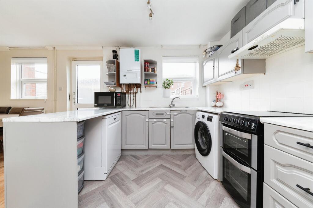 Additional image 8 of Broadwater Crescent, Welwyn Garden City