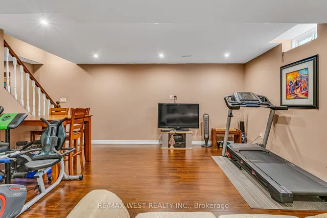 Additional image 11 of 8 Lampman Dr