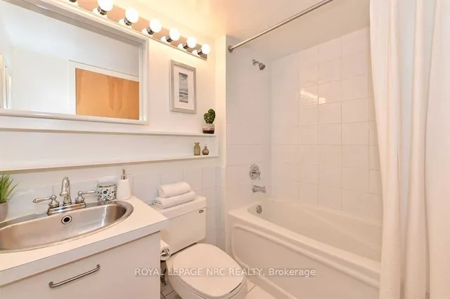 Additional image 10 of 255 Richmond St Unit 1211