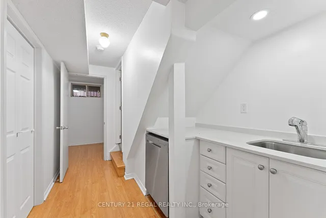 Additional image 35 of 228 St George St Unit 3