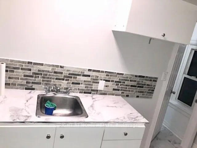 Additional image 14 of 24 Spadina Ave