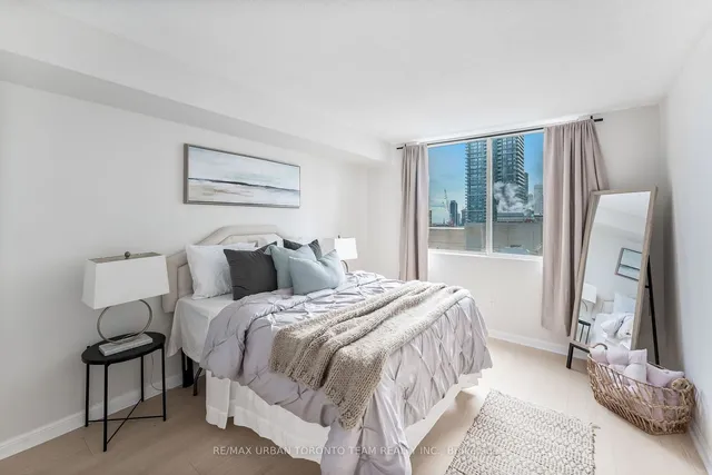 Additional image 23 of 25 Grenville St Unit 1905