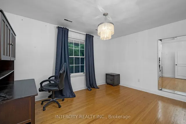 Additional image 25 of 27 Suncrest Dr