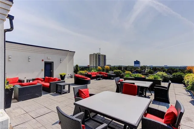 Additional image 31 of 112 Benton St Unit 101